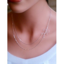 Concise Metallic Leave Hollow-Out Trim Necklace in Silver