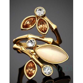 Faddish Leave Shape Gem Ornament Ring in Gold